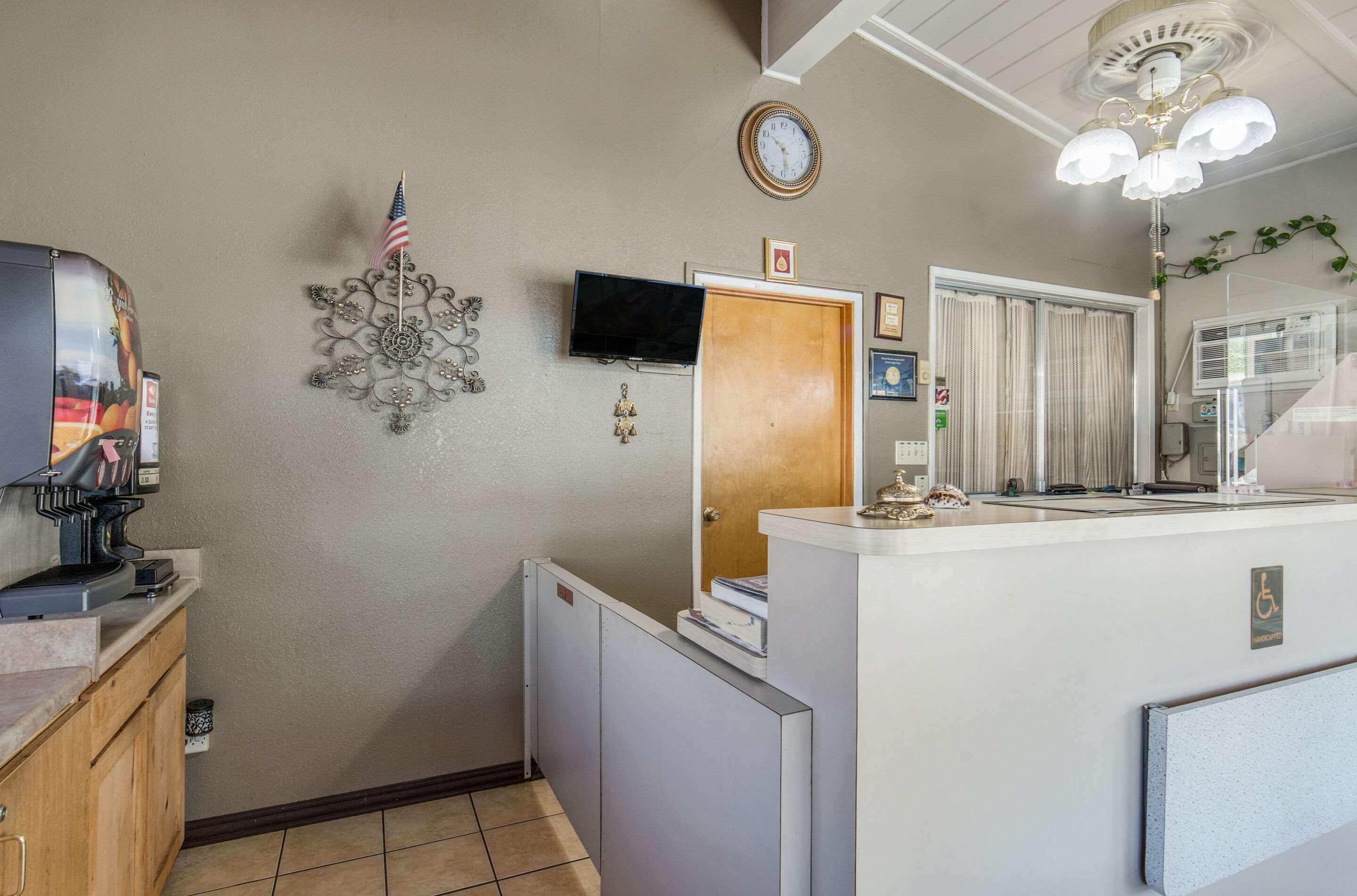 Econo Lodge Inn & Suites Yreka Exterior photo