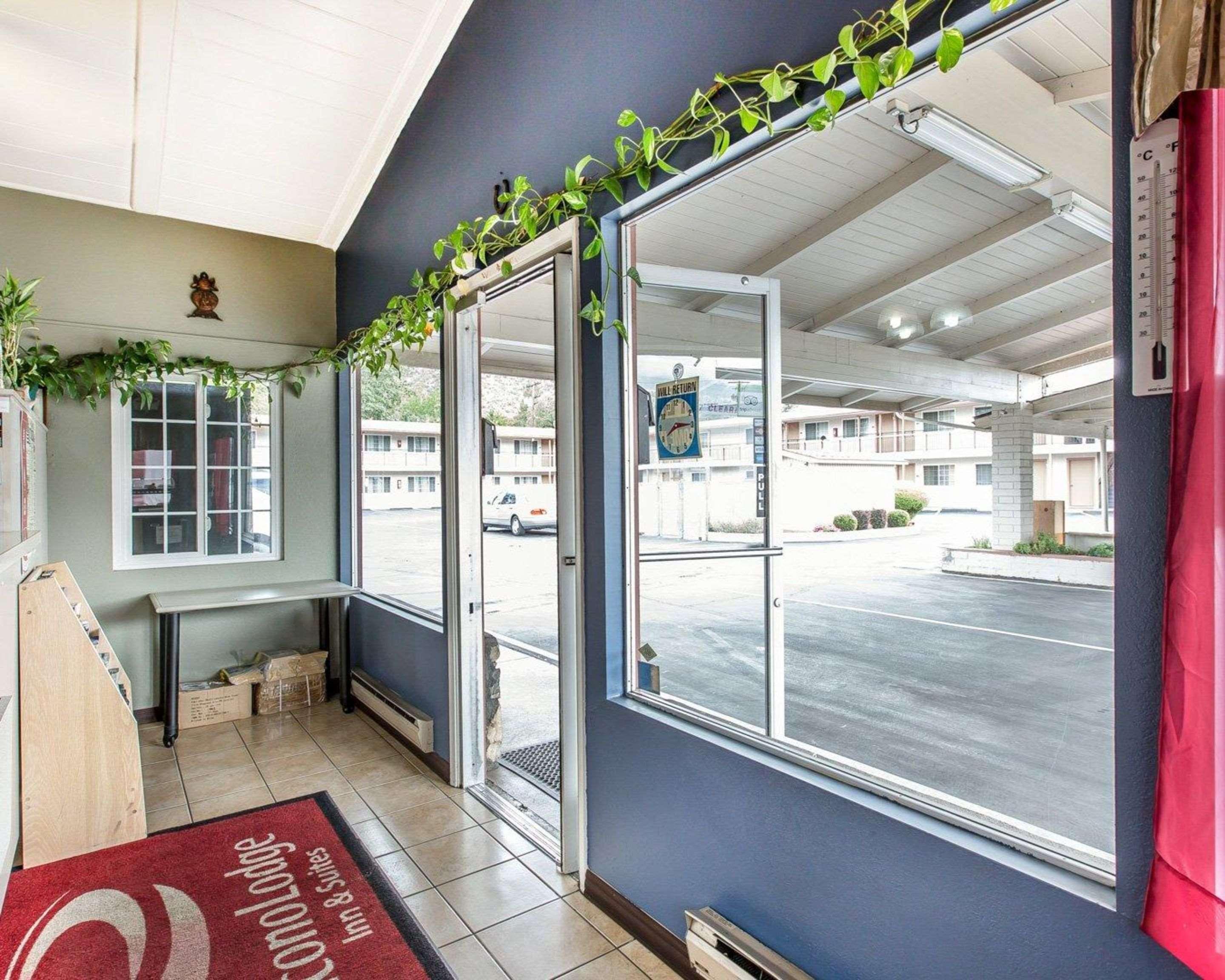 Econo Lodge Inn & Suites Yreka Exterior photo