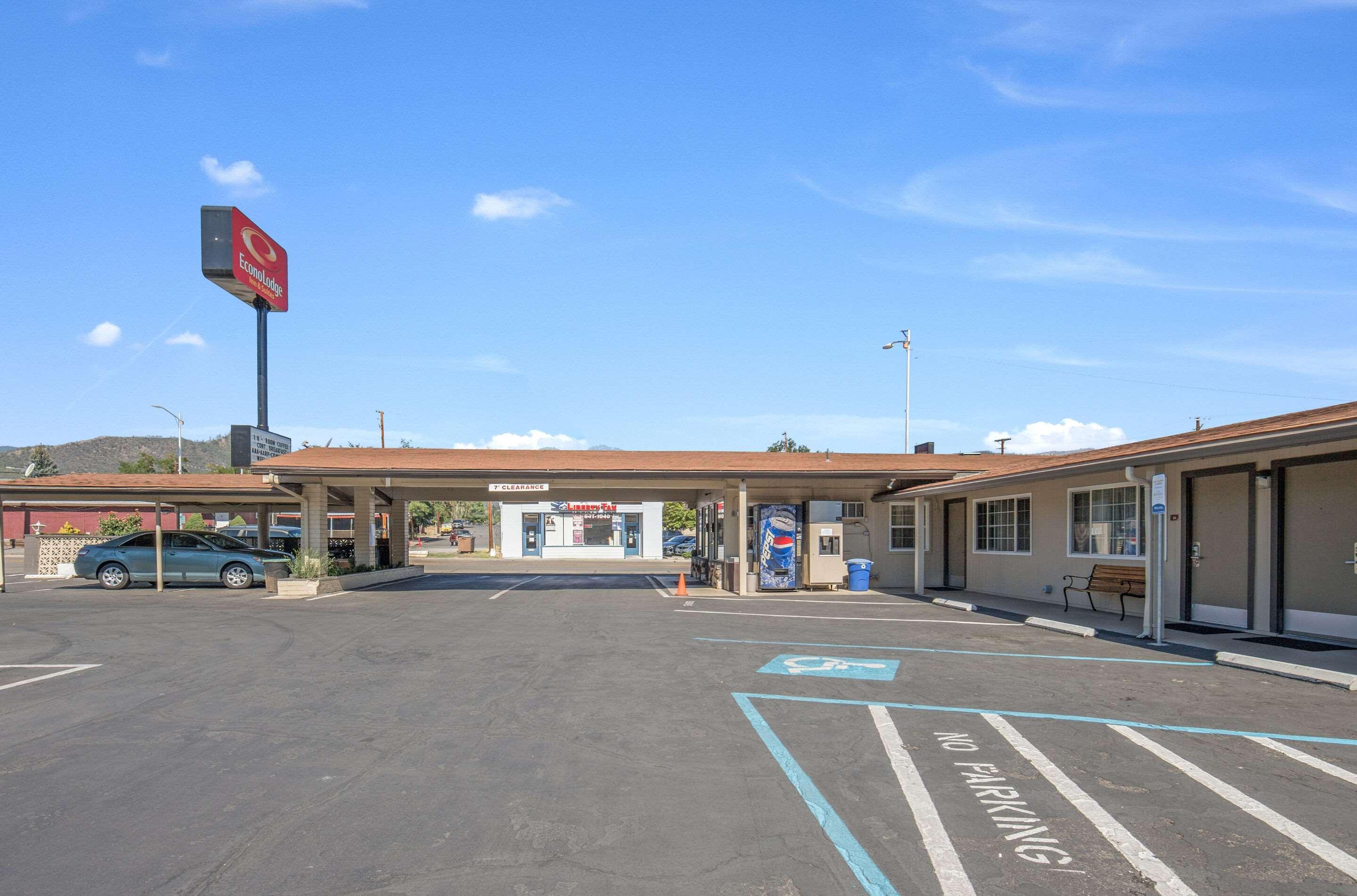 Econo Lodge Inn & Suites Yreka Exterior photo