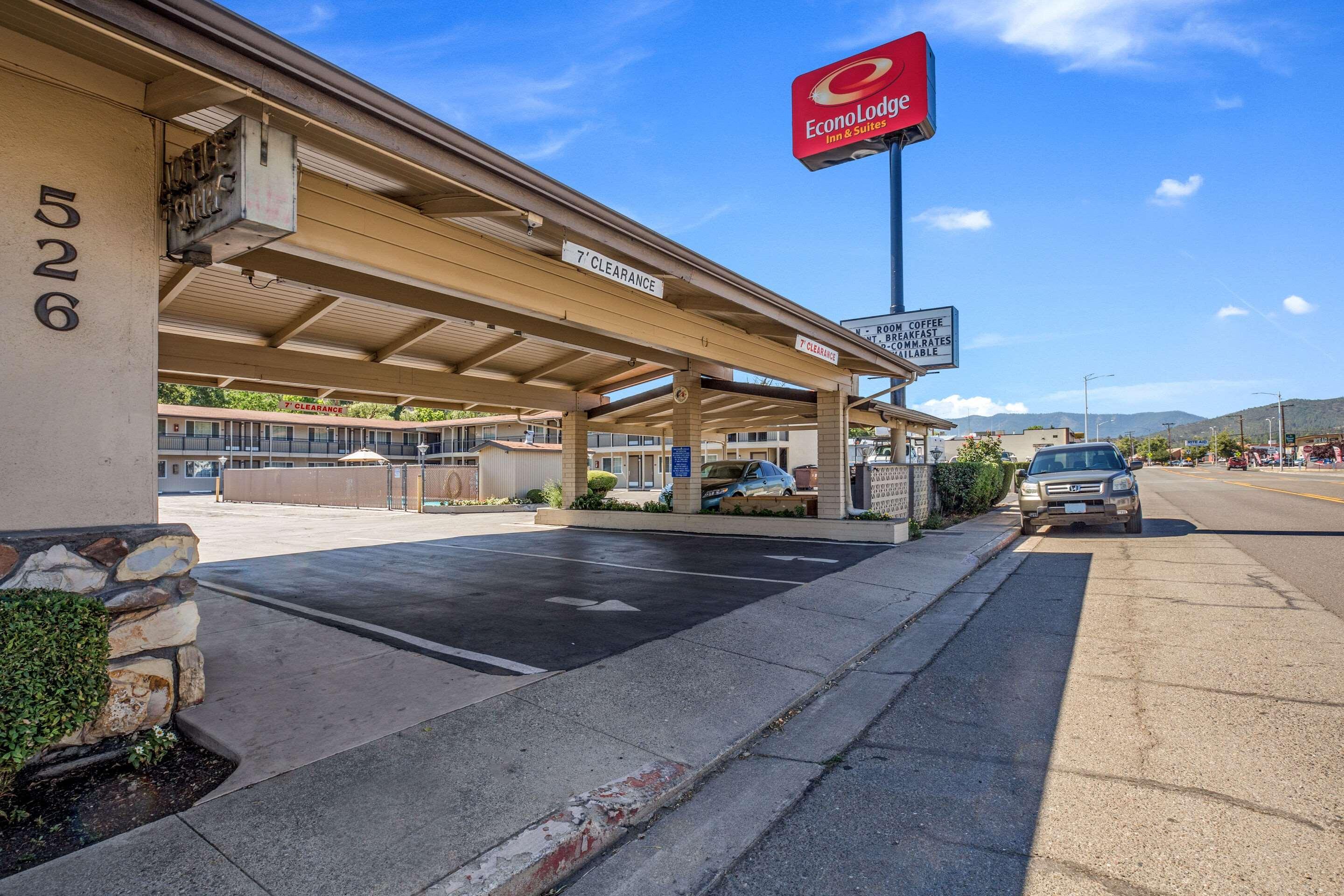 Econo Lodge Inn & Suites Yreka Exterior photo