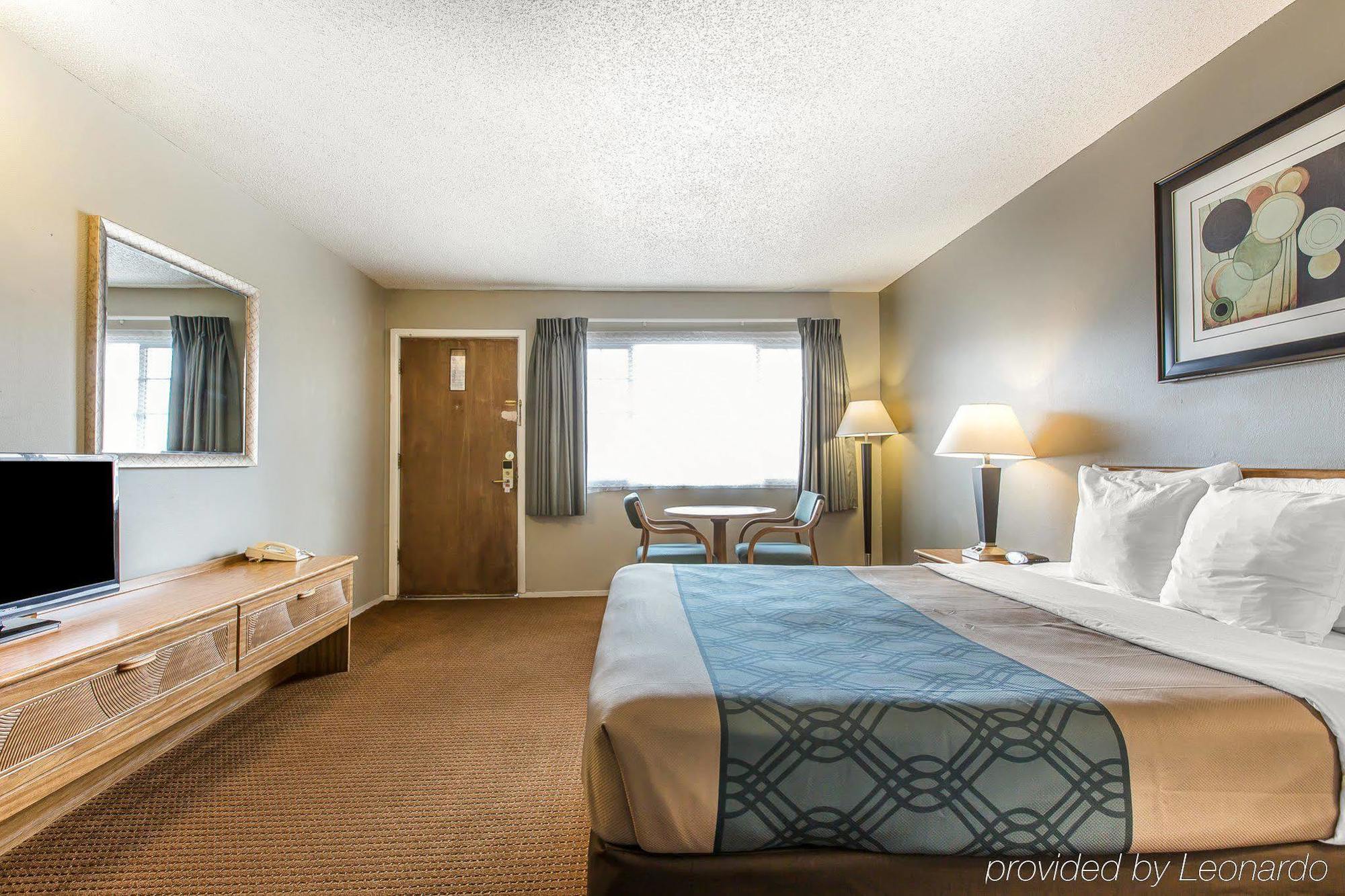 Econo Lodge Inn & Suites Yreka Exterior photo
